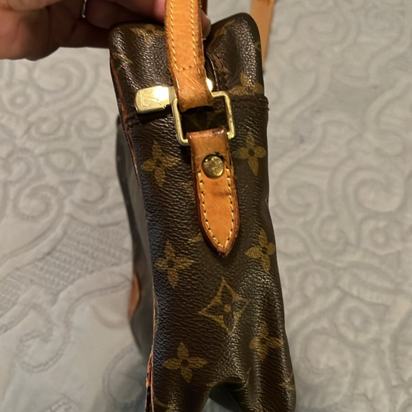 Louis Vuitton Monogram Leather Vintage Camera Bag - Picture 8 of 12